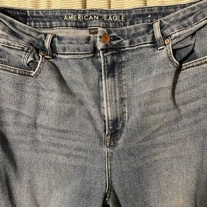 ✨American Eagle✨ Curvy Mom Jean